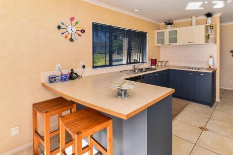 Photo of property in 3 Ashland Place, Weymouth, Auckland, 2103