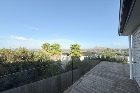 Photo of property in 137 Luckens Road, West Harbour, Auckland, 0618