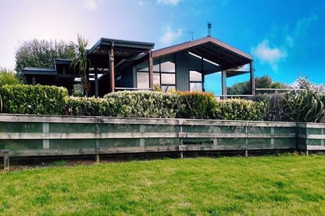 Photo of property in 85 Constable Road, Muriwai, Waimauku, 0881