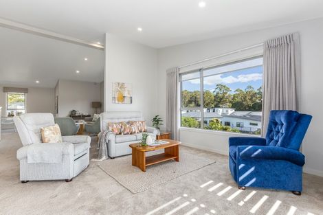 Photo of property in 27 Flotilla Place, Whitby, Porirua, 5024