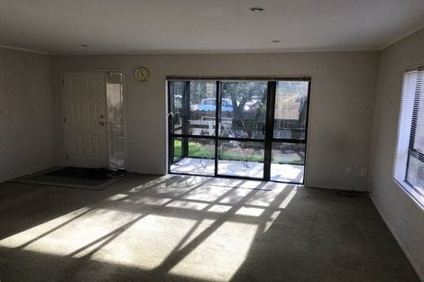 Photo of property in 1/9 Midvale Place, Burswood, Auckland, 2013