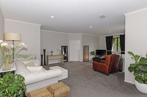 Photo of property in 77h Sturges Road, Henderson, Auckland, 0612