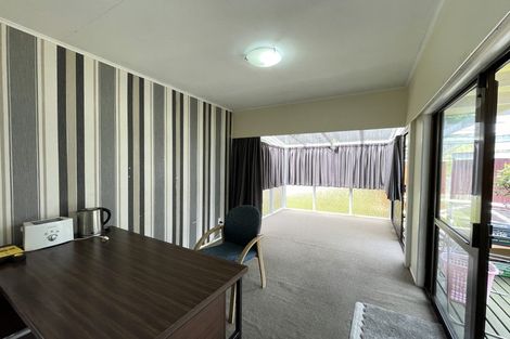 Photo of property in 1/53 Ayton Drive, Totara Vale, Auckland, 0629