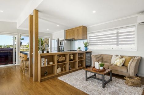 Photo of property in 19 Aberdeen Road, Castor Bay, Auckland, 0620