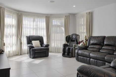 Photo of property in 28 Magnolia Rise, Waipahihi, Taupo, 3330