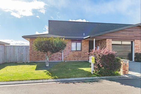 Photo of property in Rangeview Villas, 17/9 Fuller Close, Levin, 5510