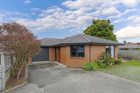 Photo of property in 77h Sturges Road, Henderson, Auckland, 0612