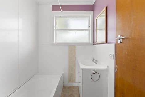 Photo of property in 15 Fox Street, Woodville, 4920