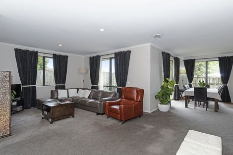 Photo of property in 77h Sturges Road, Henderson, Auckland, 0612