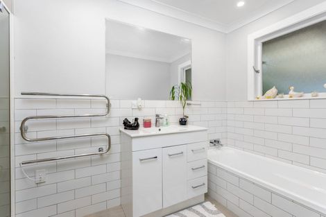 Photo of property in 19 Lawrence Crescent, Hillpark, Auckland, 2102