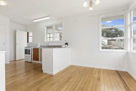 Photo of property in 2/2 Seaview Road, Milford, Auckland, 0620