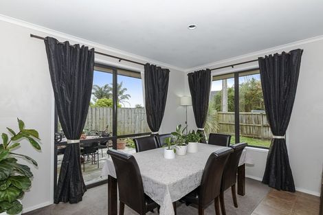 Photo of property in 77h Sturges Road, Henderson, Auckland, 0612