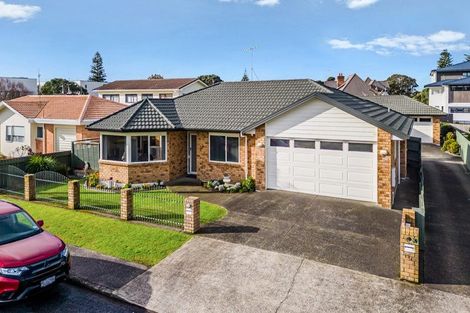 Photo of property in 15 Alice Avenue, Orewa, 0931