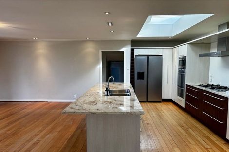 Photo of property in 28a Old Lake Road, Narrow Neck, Auckland, 0624