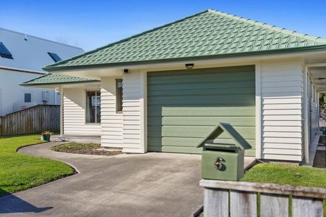 Photo of property in 6 Waihurihia Street, Otaki, 5512