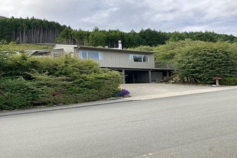 Photo of property in 38 Greenstone Place, Fernhill, Queenstown, 9300