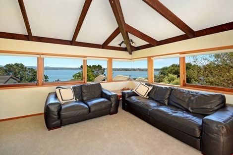 Photo of property in 32 Brigantine Drive, Beach Haven, Auckland, 0626