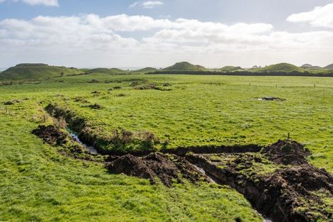 Photo of property in 22 Pungarehu Road, Pungarehu, 4685