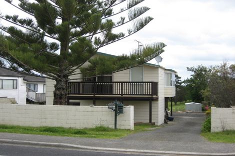 Photo of property in 1379 Whangaparaoa Road, Army Bay, Whangaparaoa, 0930