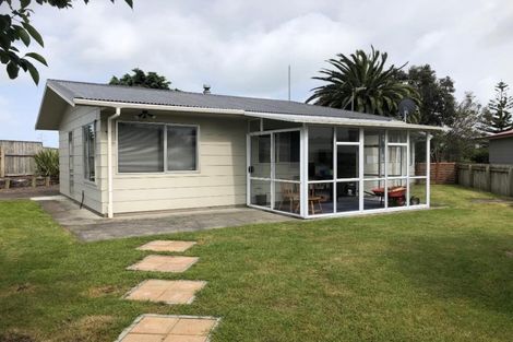 Photo of property in 52 Sarah Street, Waikawa Beach, Levin, 5573