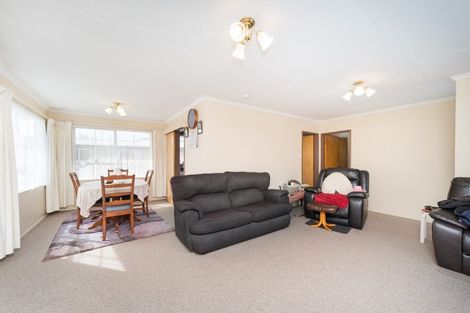 Photo of property in 8 Forbes Place, Kelvin Grove, Palmerston North, 4414