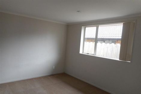 Photo of property in 182 Keri Vista Rise, Papakura, 2110