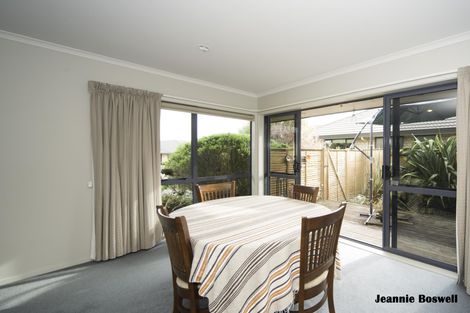 Photo of property in 12 Johnstone Drive, Fitzherbert, Palmerston North, 4410