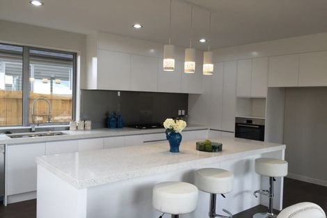 Photo of property in 615 Glenfield Road, Totara Vale, Auckland, 0629