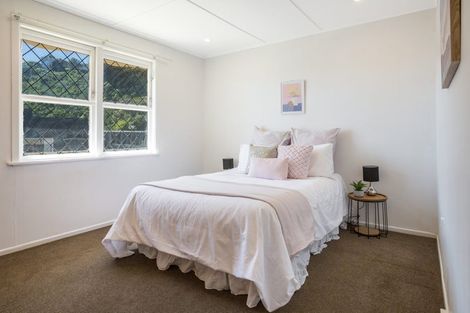 Photo of property in 140 Mana Esplanade, Paremata, Porirua, 5026