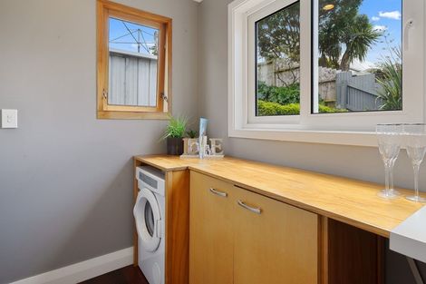 Photo of property in 36 Edinburgh Terrace, Berhampore, Wellington, 6023