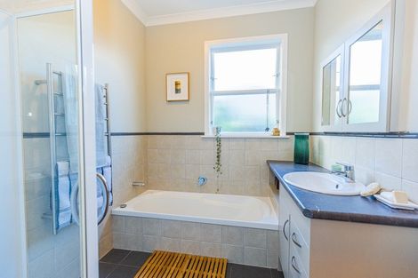 Photo of property in 4 Shakespeare Road, Bastia Hill, Whanganui, 4500