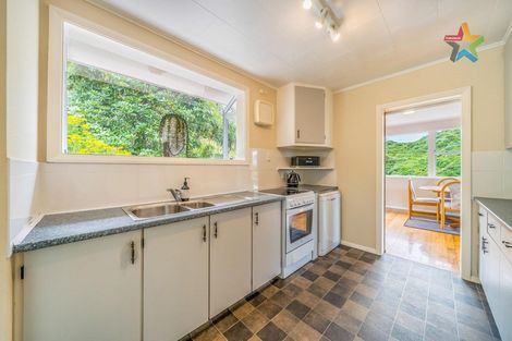 Photo of property in 42 Akatea Road, Korokoro, Lower Hutt, 5012