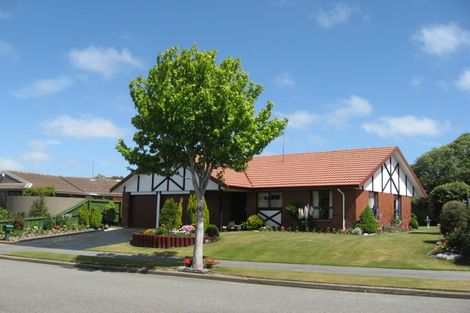 Photo of property in 33 Karnak Crescent, Russley, Christchurch, 8042