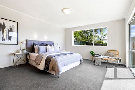 Photo of property in 19 Spinella Drive, Bayview, Auckland, 0629