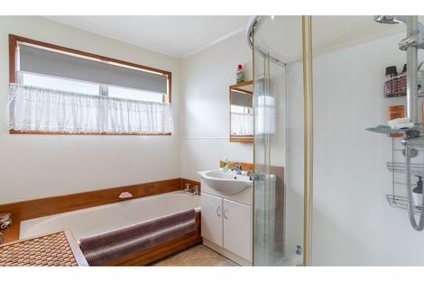 Photo of property in 17 Neems Place, Manurewa, Auckland, 2102