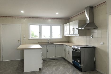 Photo of property in 180 Great North Road, Glendene, Auckland, 0612