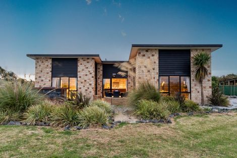 Photo of property in 25 Tunnel Beach Road, Blackhead, Dunedin, 9076