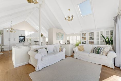 Photo of property in 2/22 Salem Place, Torbay, Auckland, 0630