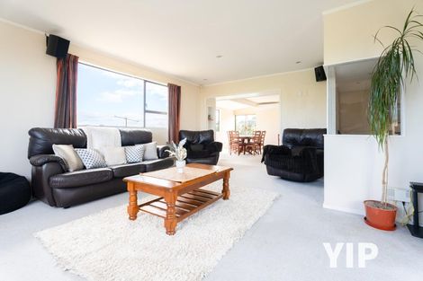 Photo of property in 20 Lyndfield Lane, Newlands, Wellington, 6037
