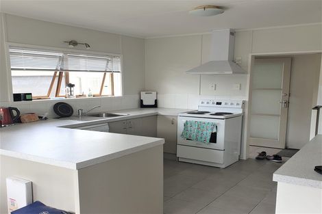Photo of property in 19 Sandspit Road, Waiuku, 2123