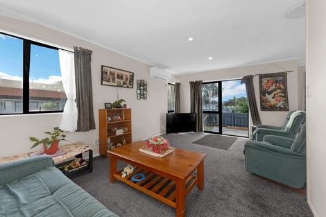 Photo of property in 2/41 Taitimu Drive, Weymouth, Auckland, 2103