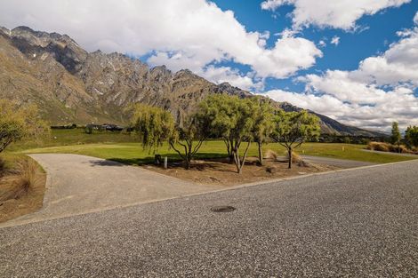 Photo of property in 16 Cunninghams Drive, Jacks Point, Queenstown, 9371
