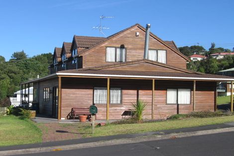 Photo of property in 24 Greenvalley Rise, Glenfield, Auckland, 0629