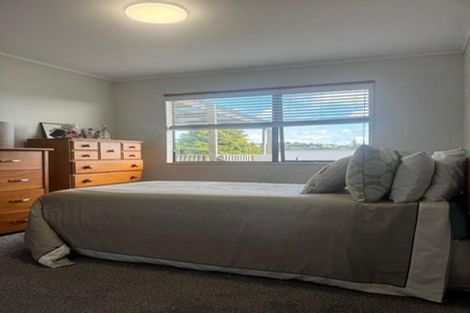 Photo of property in 3/227 Wairau Road, Totara Vale, Auckland, 0627