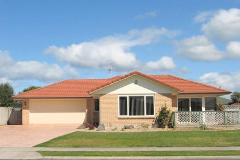 Photo of property in 696 Grenada Street, Papamoa Beach, Papamoa, 3118