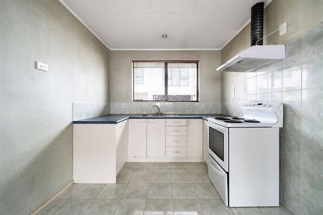 Photo of property in 2 Fruitvale Road, New Lynn, Auckland, 0600