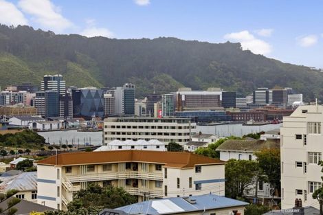 Photo of property in Kingsgate Flats, 10 Austin Street, Mount Victoria, Wellington, 6011