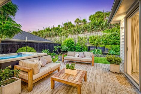 Photo of property in 16 Syd Grant Crescent, Orewa, 0931