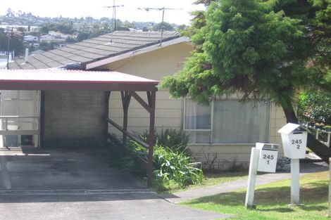 Photo of property in 2/245 Wairau Road, Totara Vale, Auckland, 0627