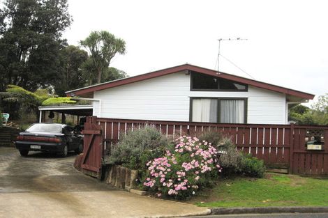Photo of property in 10 Chrisarda Place, Red Hill, Papakura, 2110
